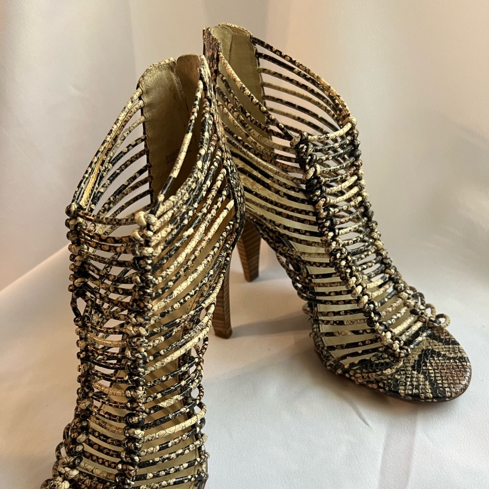 Vince Camuto snake skin print